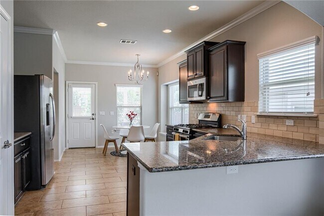 Building Photo - 10017 Pinnacle Crest Loop