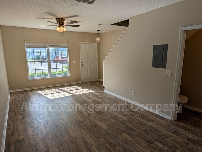 Foto del edificio - 404 Wilton Cir