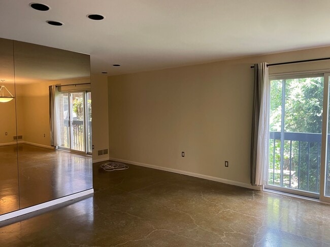 Building Photo - 5425 5th Avenue