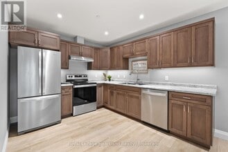 Building Photo - 187 Victoria St W