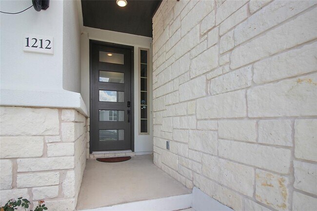 Building Photo - 1212 Brasano Pl