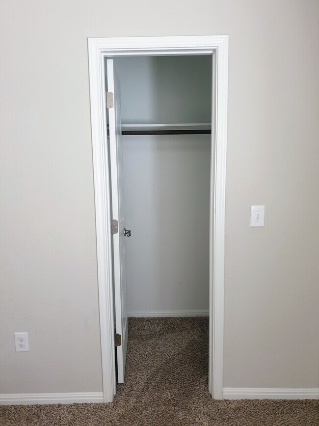 Foto del edificio - 392 Eagle Brook Ln