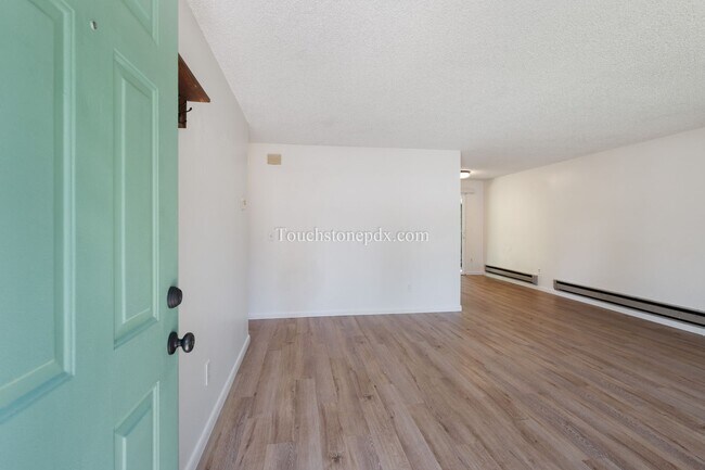 Building Photo - Classic 2BD|1BA Duplex in Near Powell Butte