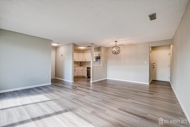 Building Photo - 807 Aspen Dr