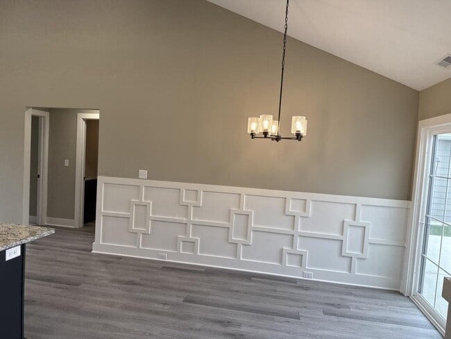 Building Photo - 2034 Harmony Ln