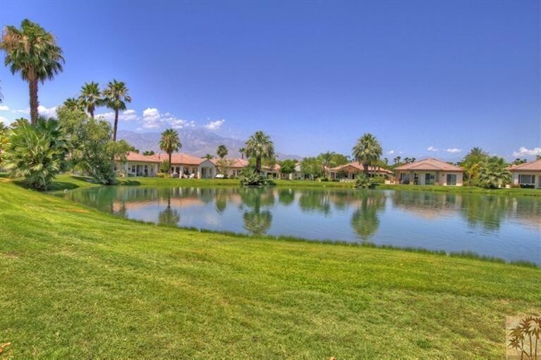 Foto del edificio - 468 Sunningdale Dr