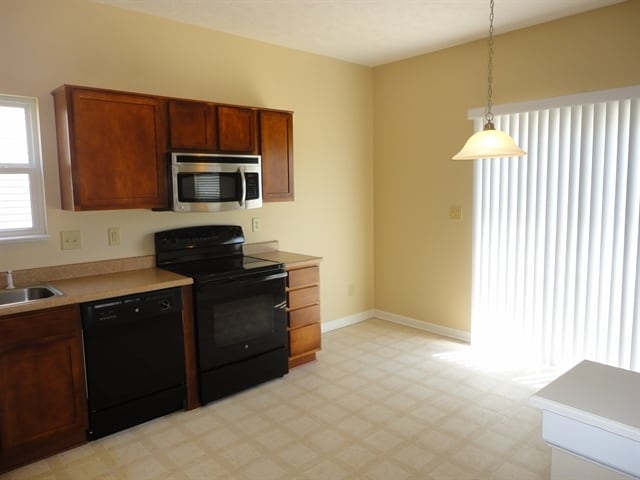 Building Photo - 1319 Fiesta Dr