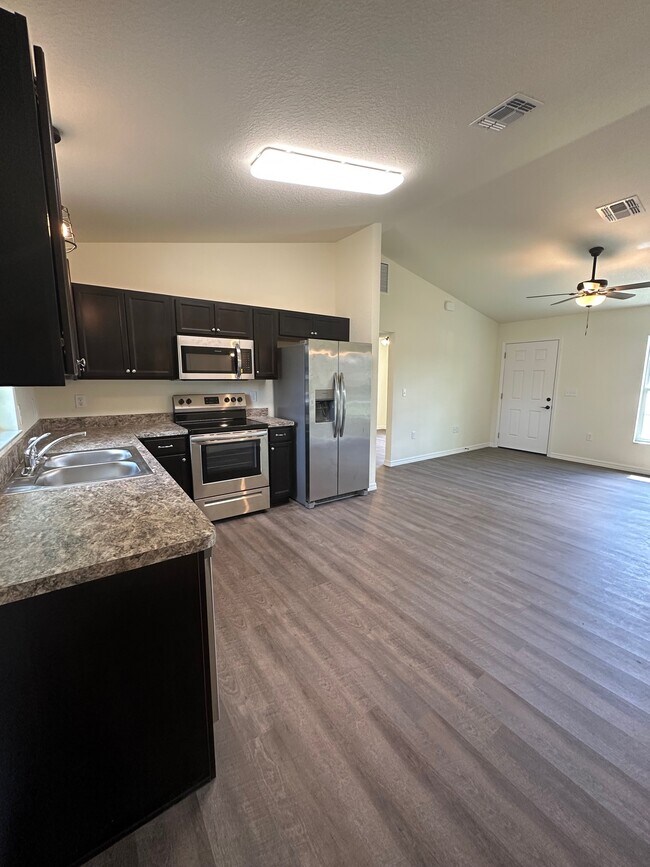 Foto del edificio - 5363 NW 2nd Pl