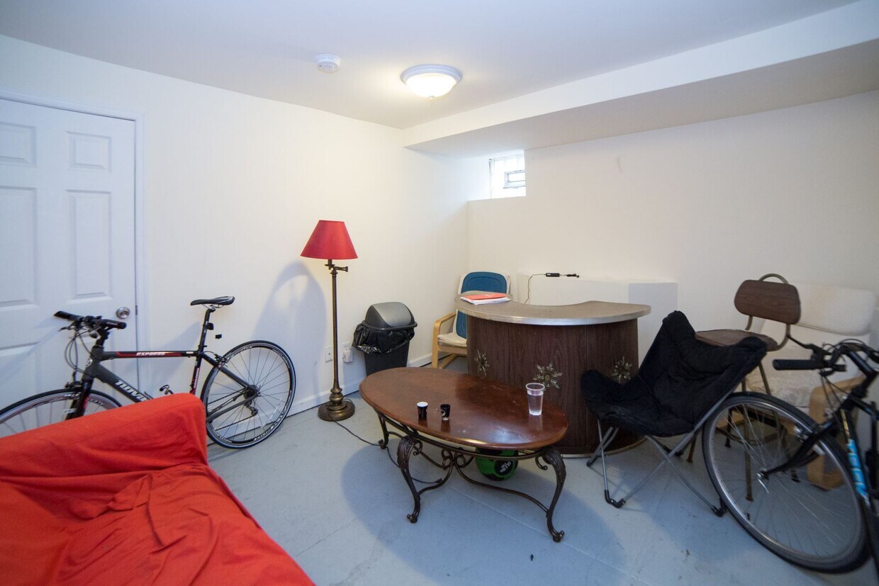 Foto del edificio - Newly Renovated Temple Apartment