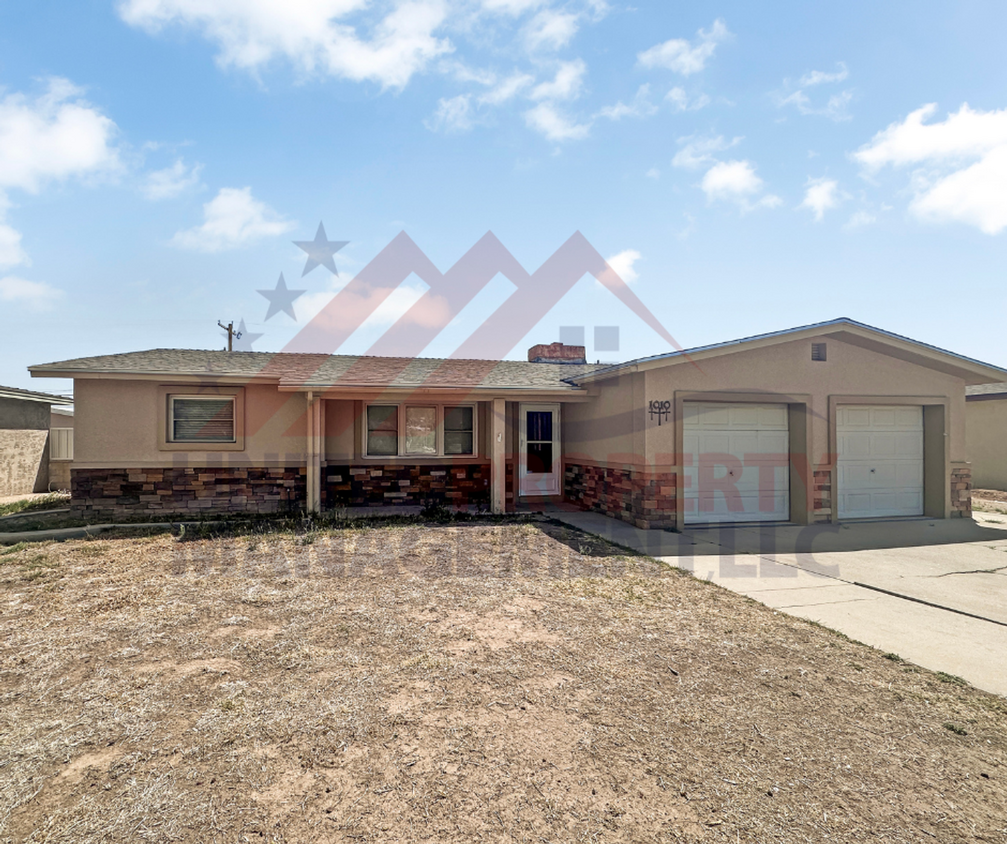 Primary Photo - 3 bedroom 2 bathroom house for rent Carlsb...