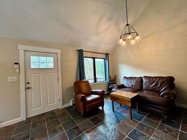 Foto del edificio - Beautiful 3Bd/3.5Ba Home Nestled in the Rockies