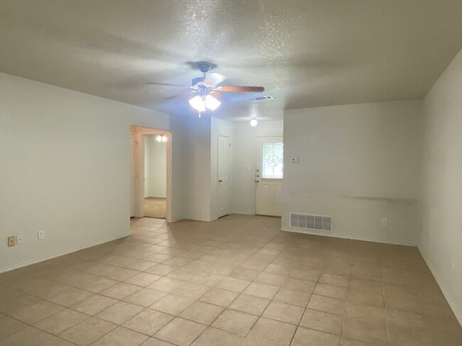 Building Photo - 206 Burnham Dr