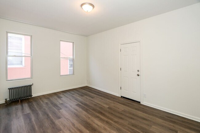 Foto del edificio - 78-10 32nd Ave