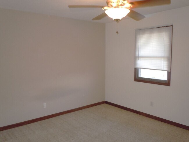 Building Photo - 1811-1817 Parkview