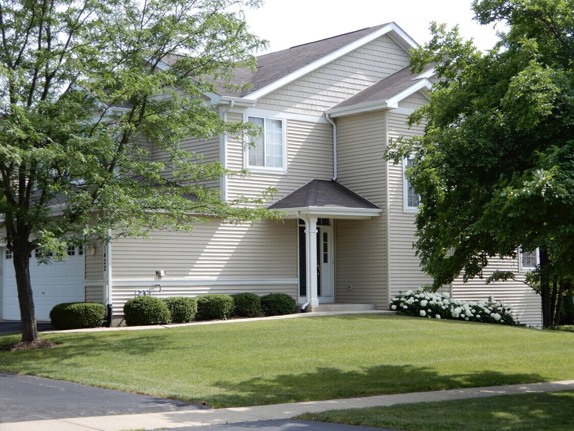 1422 W Remington Ln, Round Lake, IL 60073 Townhome Rentals in Round