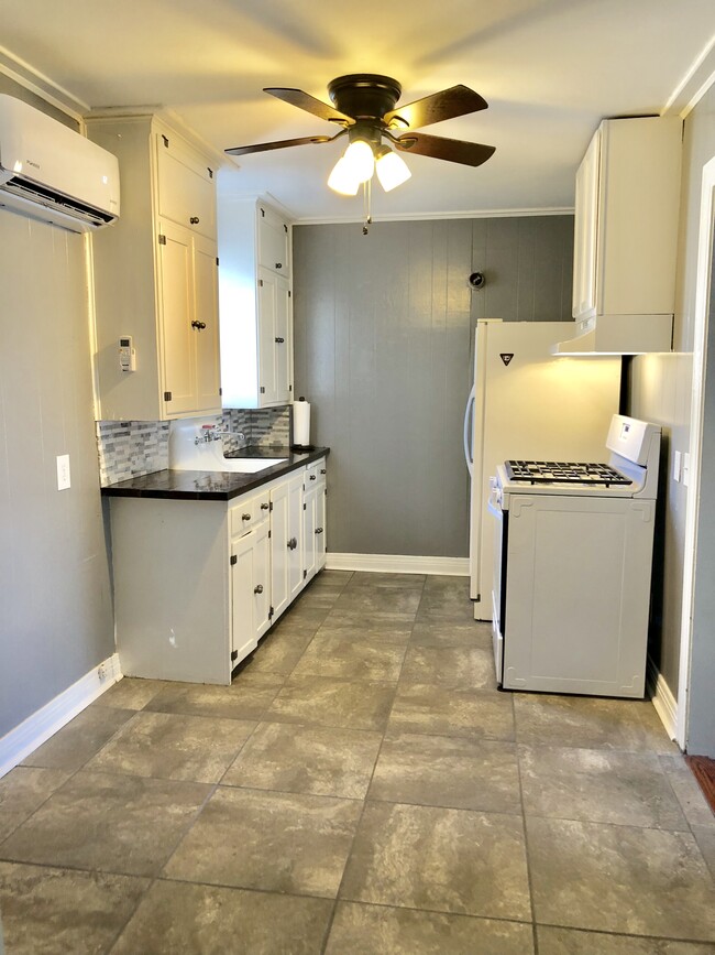 Kitchen - 1515 N Ross Ave
