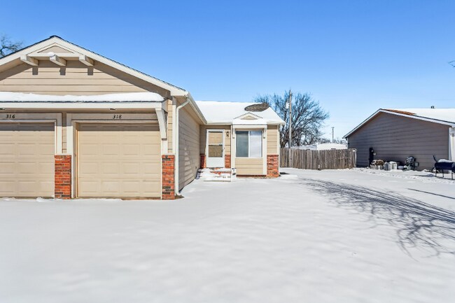 Foto del edificio - 318 Harvest Ln