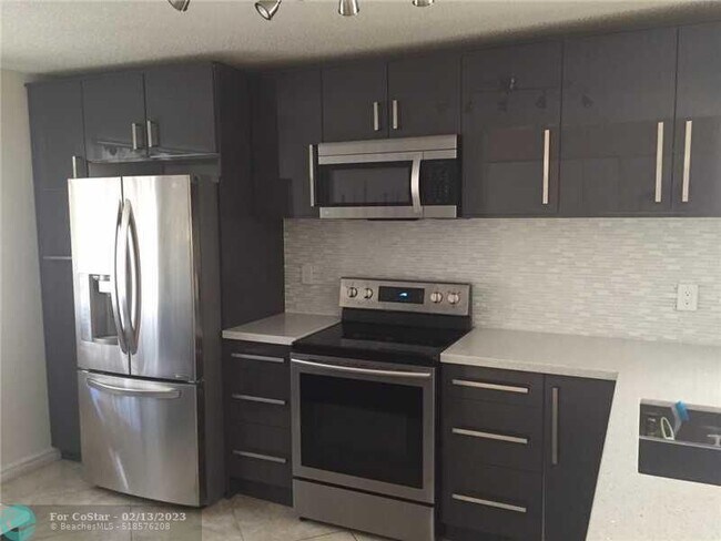Foto del edificio - 4815 NW 22nd St