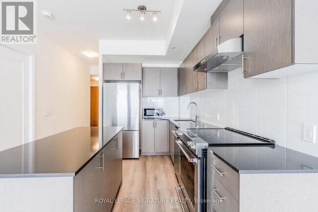 Building Photo - 27 Korda Gate