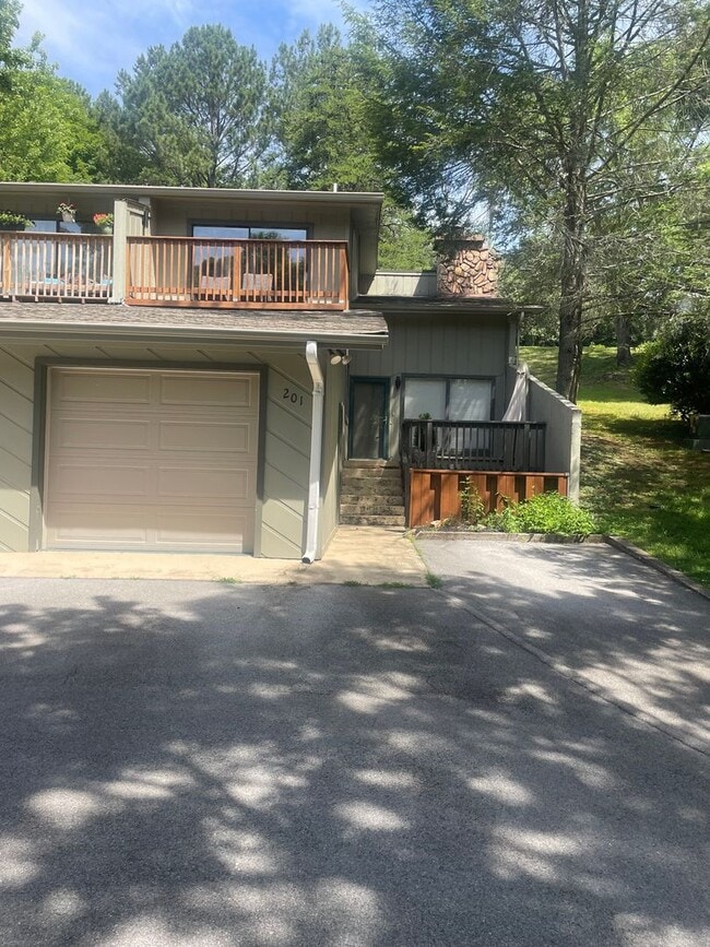 Knoxville 37918 - 2 bedroom, 2.5 bath Townhome - Contact Lisa Vineyard & Shannon Russell (865) 21... - Knoxville 37918 - 2 bedroom, 2.5 bath Townhome - Contact Lisa Vineyard & Shannon Russell (865) 21...