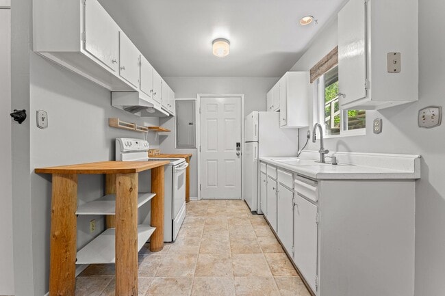 Building Photo - 765 Bunker Dr