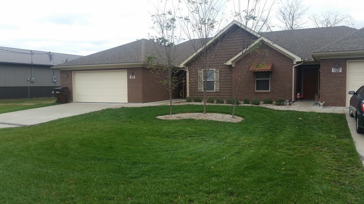 Primary Photo - 7705 Locust Dr