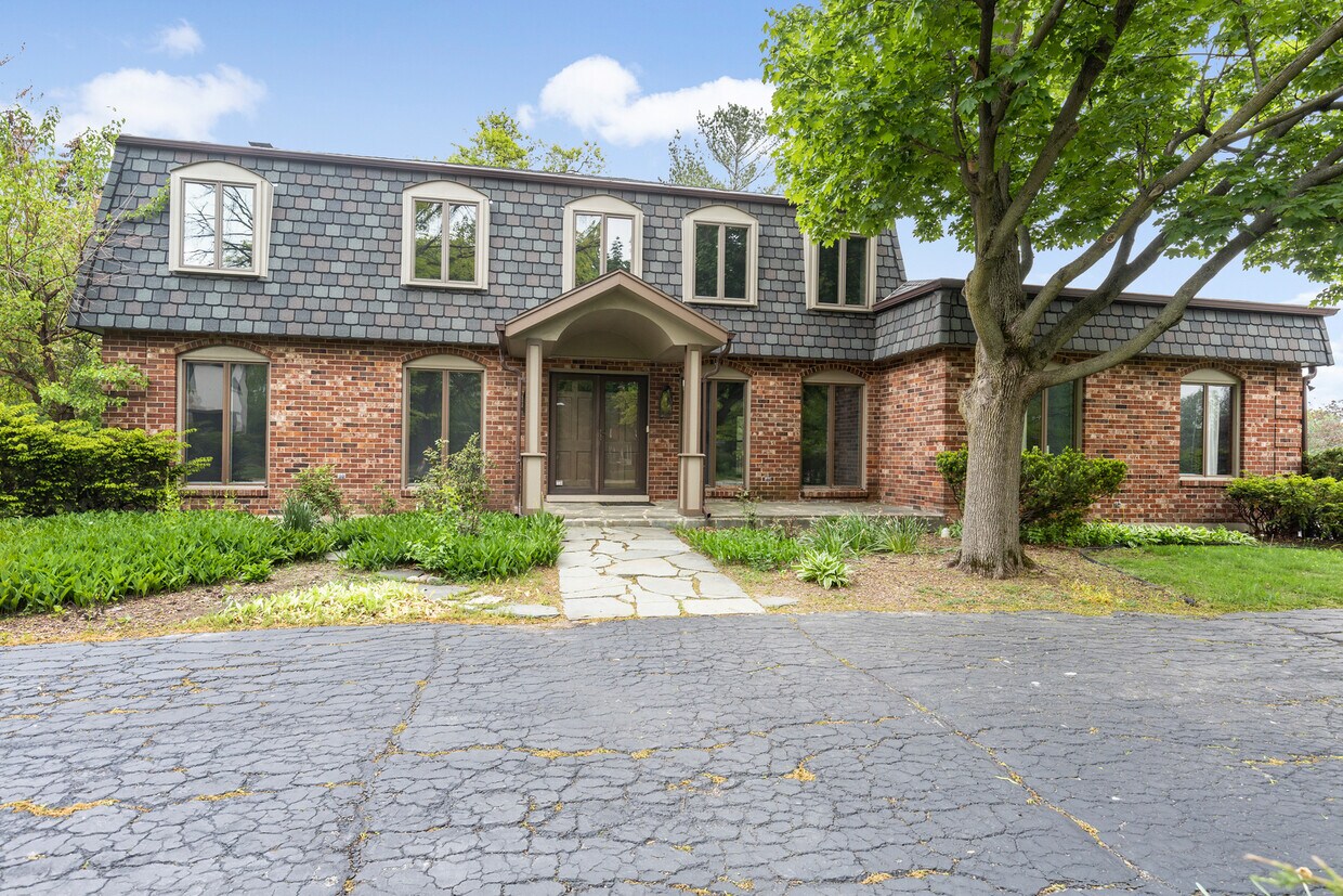 Foto principal - 1 Hampton Dr