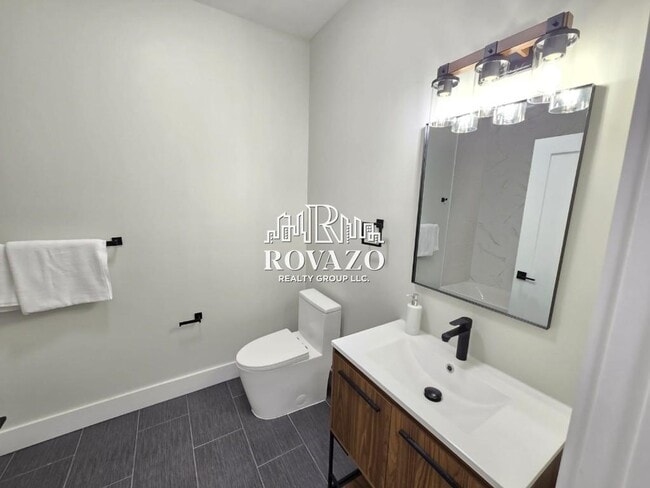 Building Photo - 130 Ellis Ave