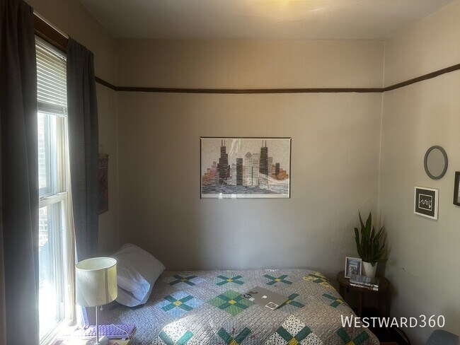 Foto del edificio - 2035 N Sawyer Ave