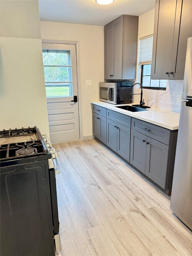 Foto del edificio - 210 N Mattson St