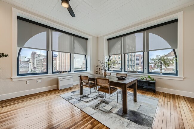 Foto del edificio - 303 N Howard St