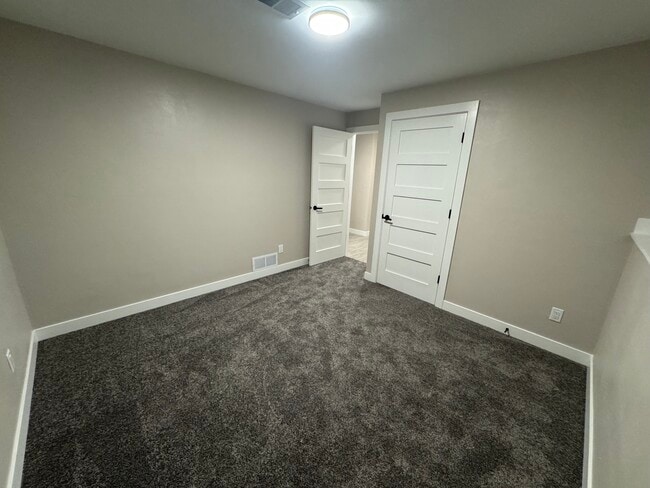 Foto del edificio - 2740 W Glenpark Dr