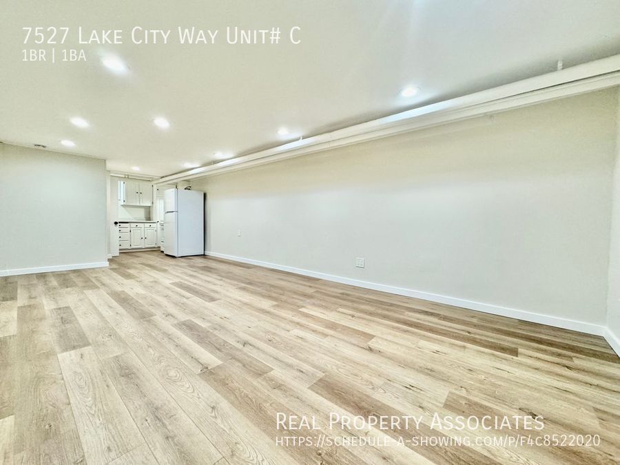 Foto principal - 7527 Lake City Way NE