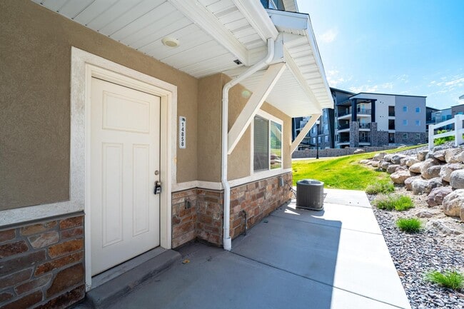 Building Photo - 14861 S Marble Rock Way