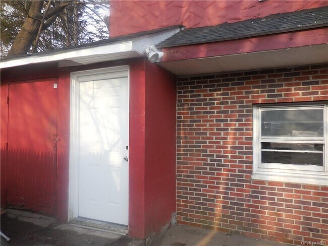 Building Photo - 14 Maurice Ln