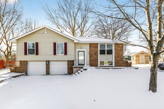 Building Photo - 508 NE Shiloh Cir