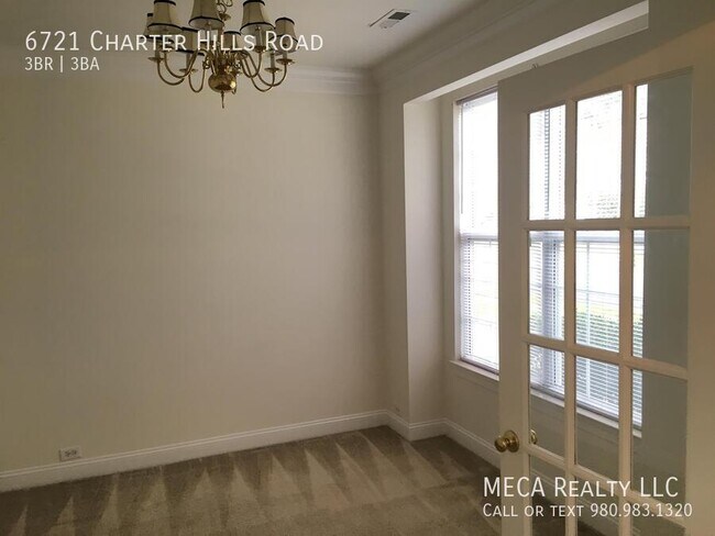 Foto del edificio - 6721 Charter Hills Rd