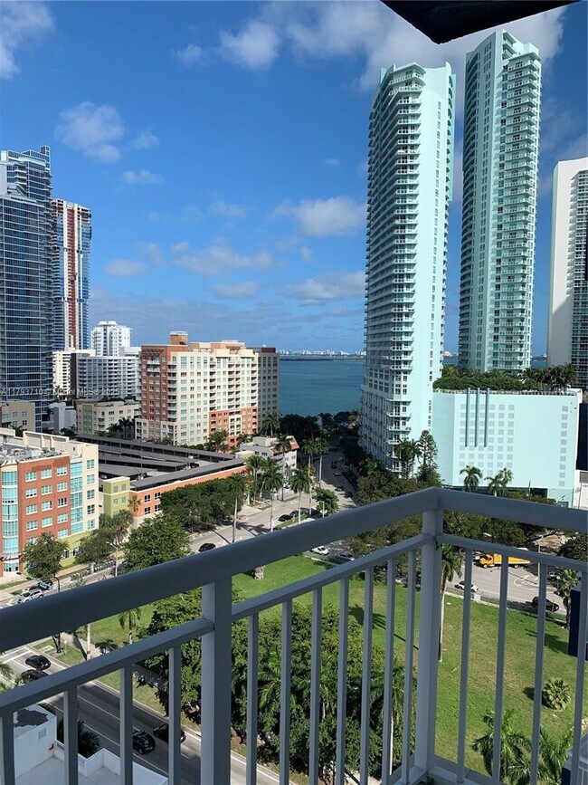 Foto del edificio - 275 NE 18th St