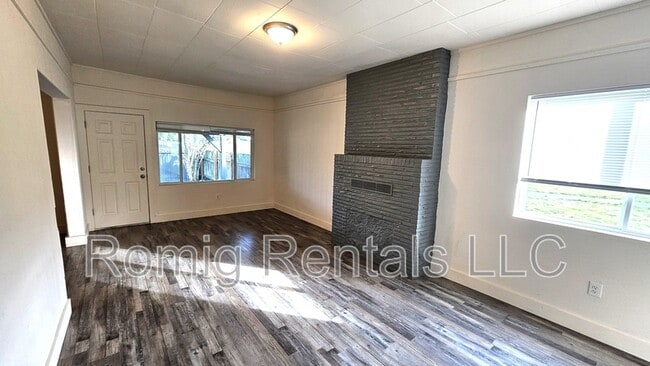 Building Photo - Cent- 1206 B Street