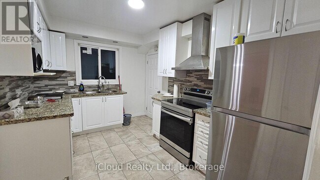 Photo du bâtiment - 1393 Birchmount Rd