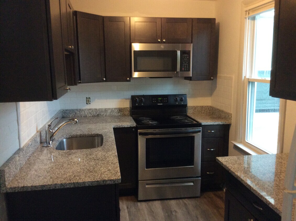 Primary Photo - 330 W 4th St