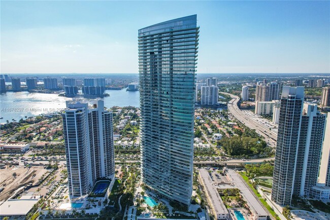 Foto del edificio - 18975 Collins Ave