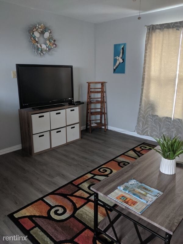 Building Photo - 1 br, 1 bath Apartment - 4510 ave U