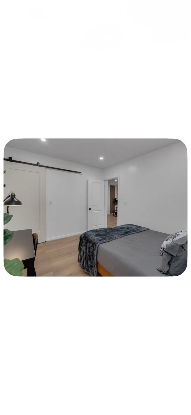 Foto del edificio - 15114 Orange Ave