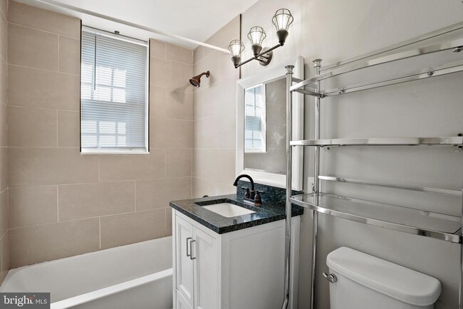 Foto del edificio - 1721 Queens Ln