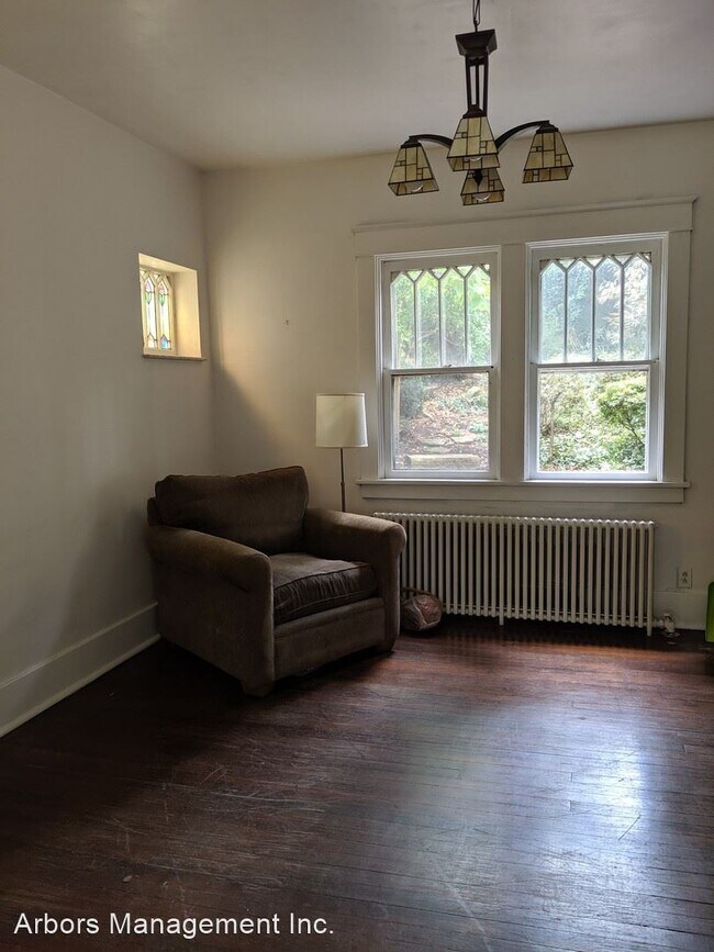 Building Photo - 2 br, 1.5 bath House - 6330 Alderson Street