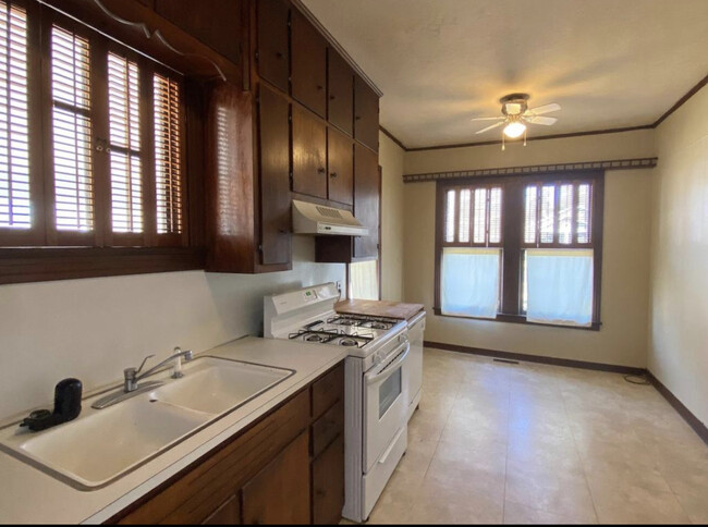 Foto del edificio - 219 W 7th St