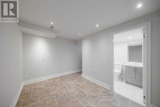 Building Photo - 33 Talbotshire St