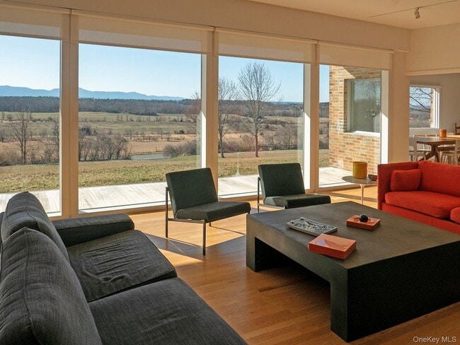 Foto del edificio - 387 Tishauser Rd