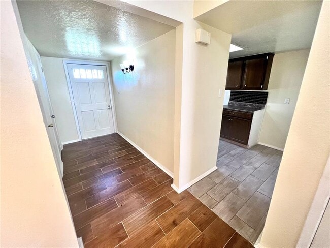 Building Photo - 6983 Chasewood Dr